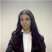 Nacida en Valencia, el catalán y el castellano son mis lenguas nativas. Además, he estado viviendo y trabajando en Estados Unidos.